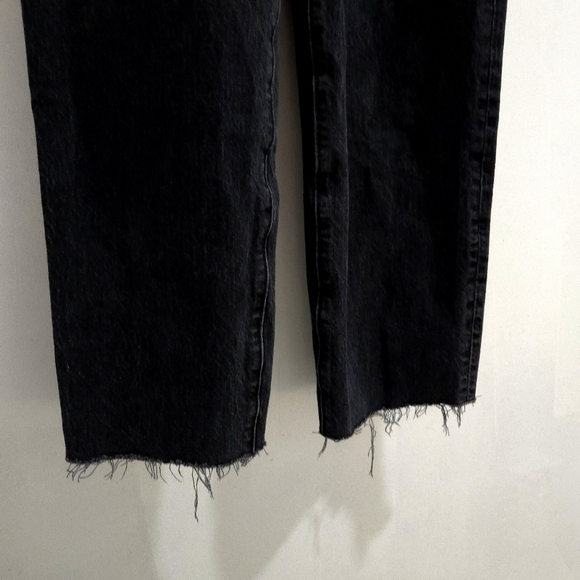 Abercrombie and Fitch| Black High-Waisted Mom Jeans Jeans Acid Wash - Picture 4 of 11